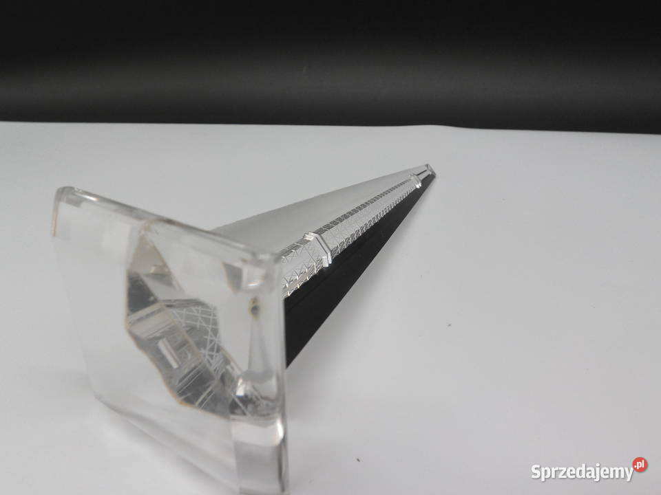 Kryształowa Wieża Eiffla 3D w Obelisku Elegancka Raszków