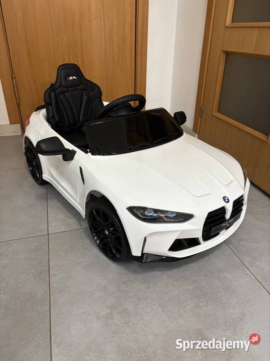 Samochód ma akumulator BMW M4