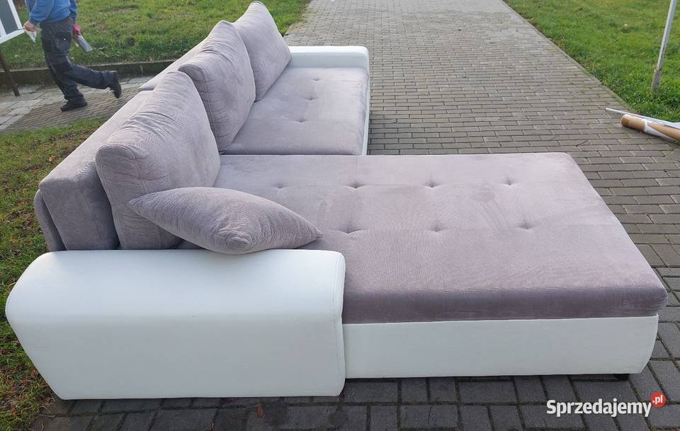 Duży narożnik z funkcją spania