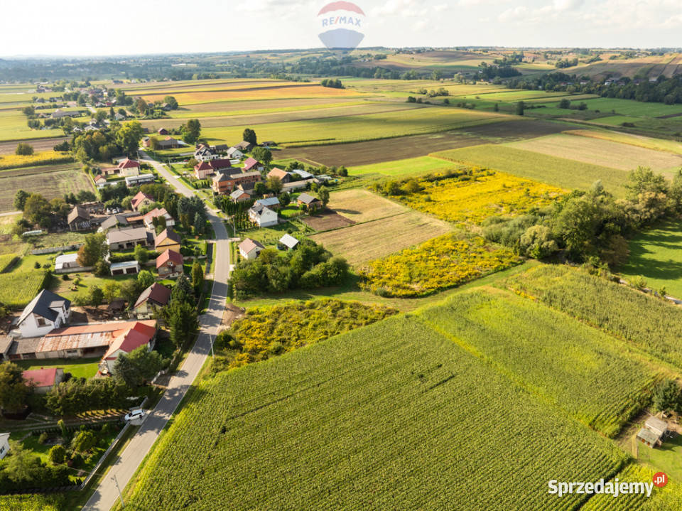 Płaska prostokątna działka 33 do Krakowa Sprzedaż Książnice Wielkie