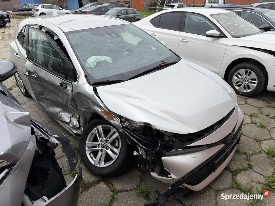 TOYOTA Corolla 18 Business HYBRID 2023r 230 Prudnik sprzedam