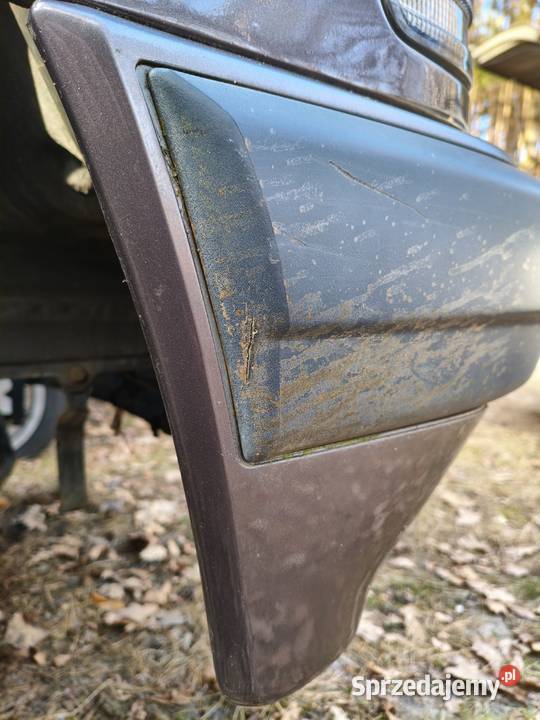 Mercedes 190 W201 zderzak przedni z kratką kolor