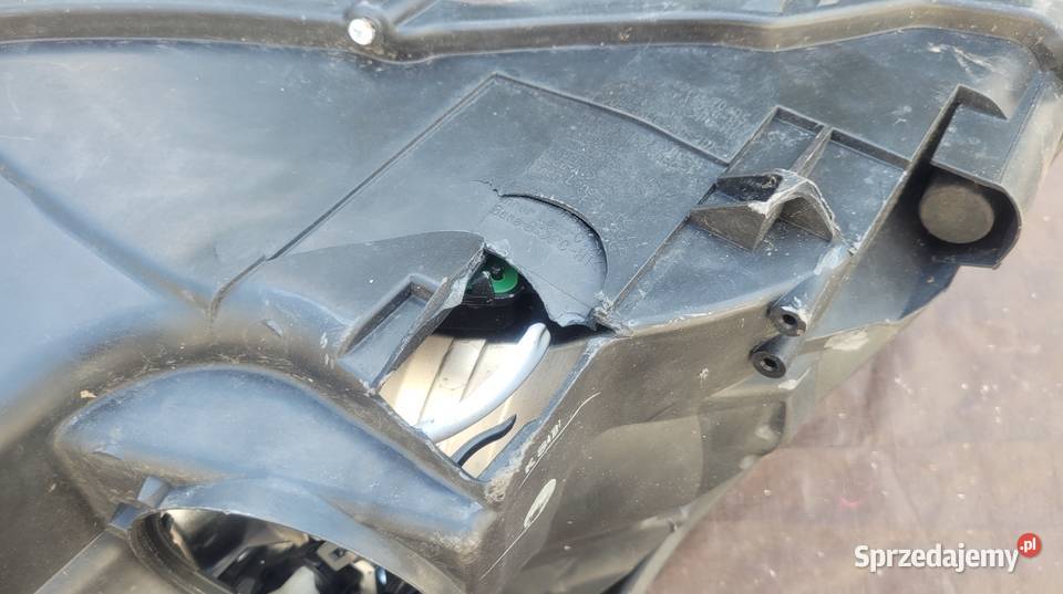 TOYOTA AVENSIS T27 LIFT PRAWA LAMPA PRZÓD Ruda Śląska sprzedam