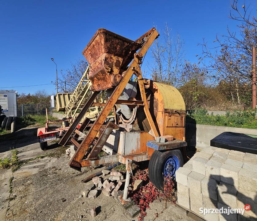 betoniarka na podwoziu z mechanicznym koszem Koło