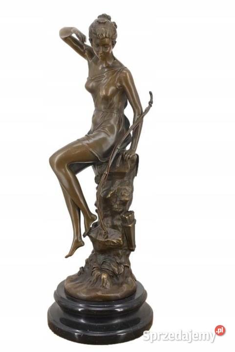 Diana Bogini z Łukiem na Skale Myśliwska Figura małopolskie Kraków