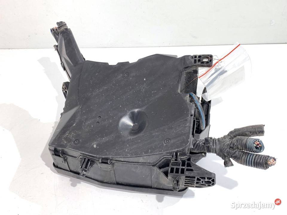 SKRZYNKA BEZPIECZNIKÓW TOYOTA AURIS I 8266212270 Skrzynki bezpieczników sprzedam