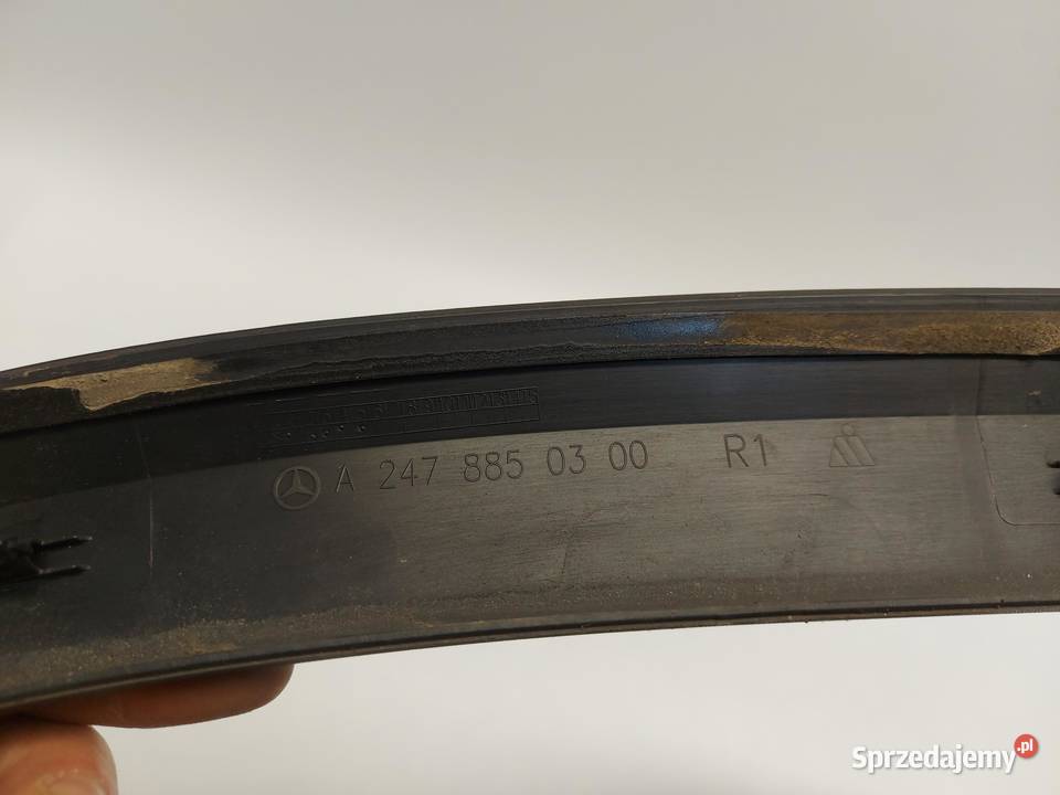 Mercedes EQA 250 W243 LISTWA BŁOTNIKA PRAWY TYŁ