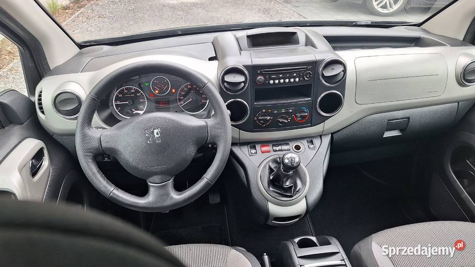 Peugeot Partner TEPEE Family Szklany dach Bezwyp Rok produkcji 2011