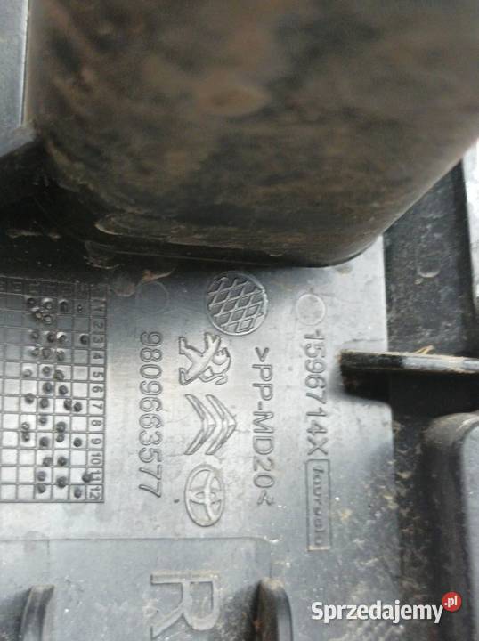 ŚLIZG ZDERZAKA PRAWY TYŁ 9809663577 Toyota