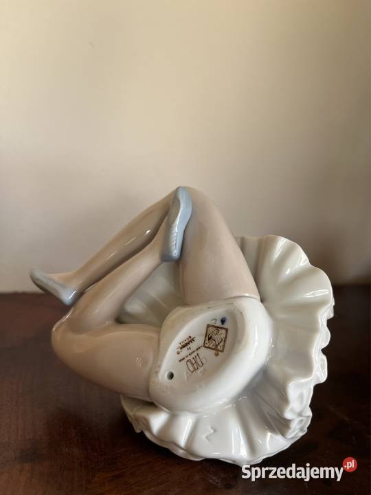 Lladro Nao Figurka Baleriny ze skrzyżowanymi Gdańsk