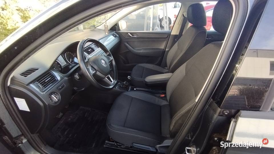 Skoda Rapid 12 niski przebieg benzyna zadbana poduszka powietrzna Rapid