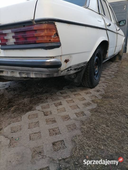 MercedesBenz W123 200D1982r Beczka Rok produkcji 1982 Łochów