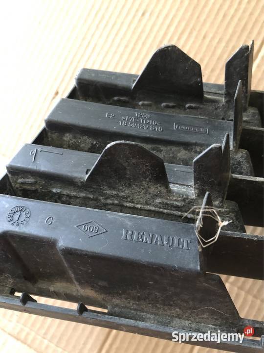 RENAULT CLIO III 3 0509 KRATKA ŚRODKOWA ZDERZAKA Kozy