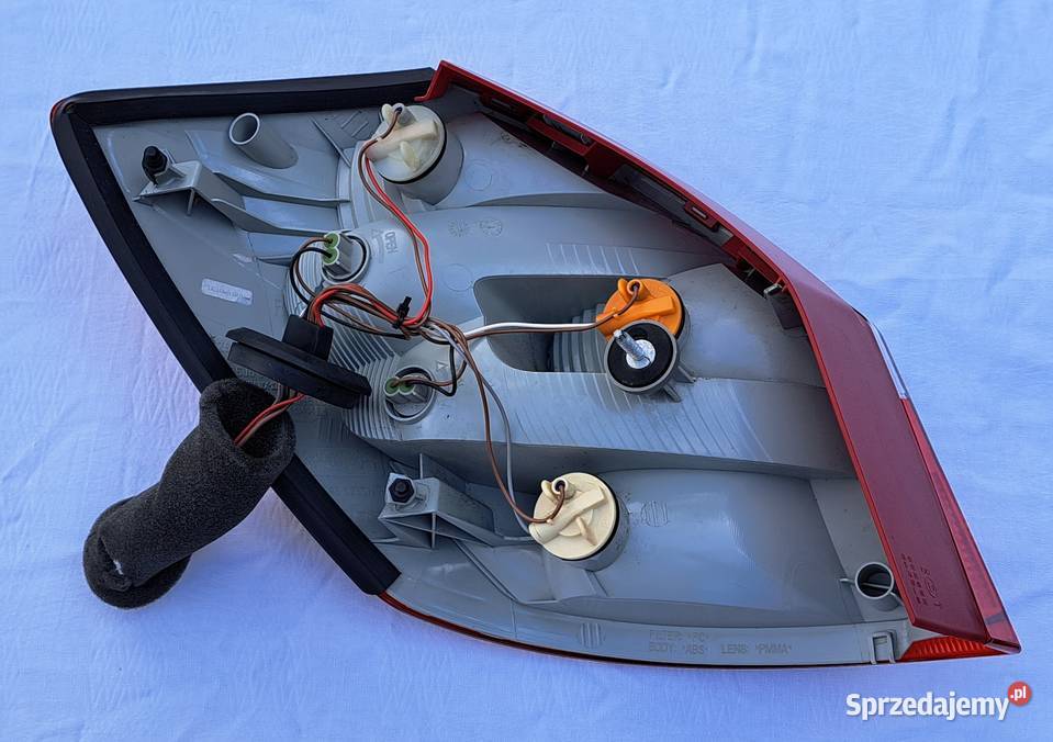 LAMPA PRAWA TYŁ TYLNA SKODA FABIA II LIFT KOMBI Mielęcin