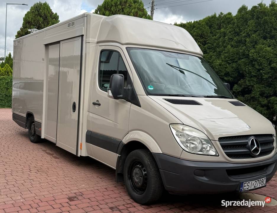 Food Truck Samochód gastronomiczny Mercedes Koło