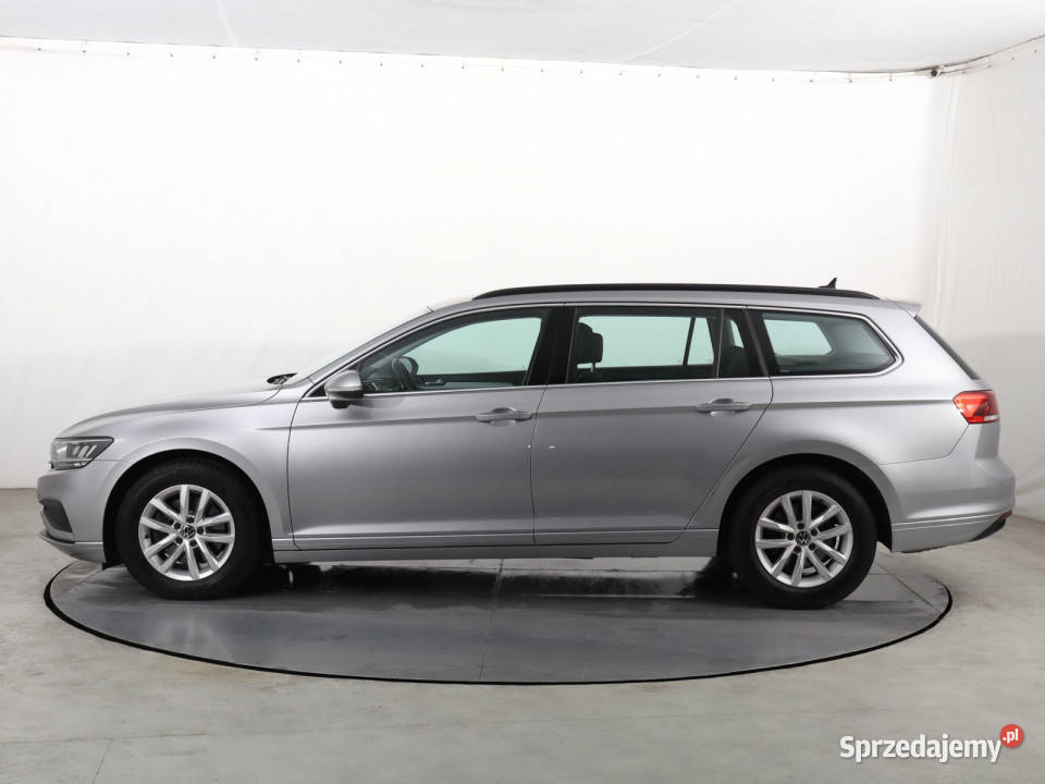 VW Passat 15 TSI srebrny