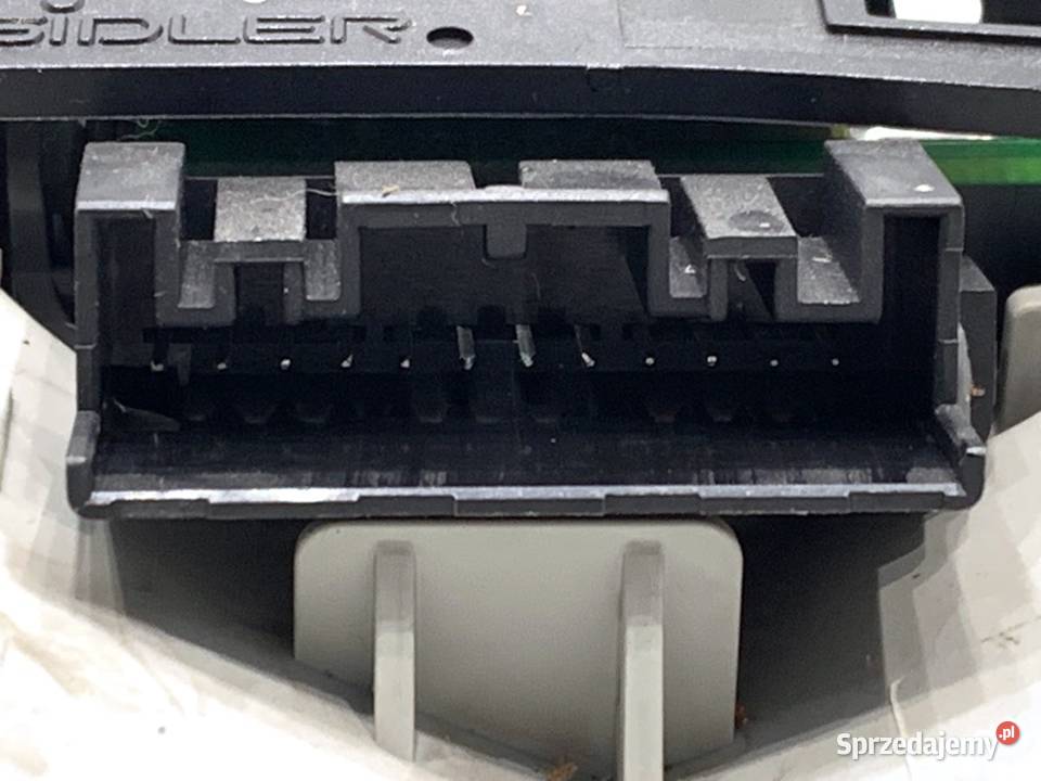 LAMPA SUFITOWA AUDI A4 B6 8E0947135A