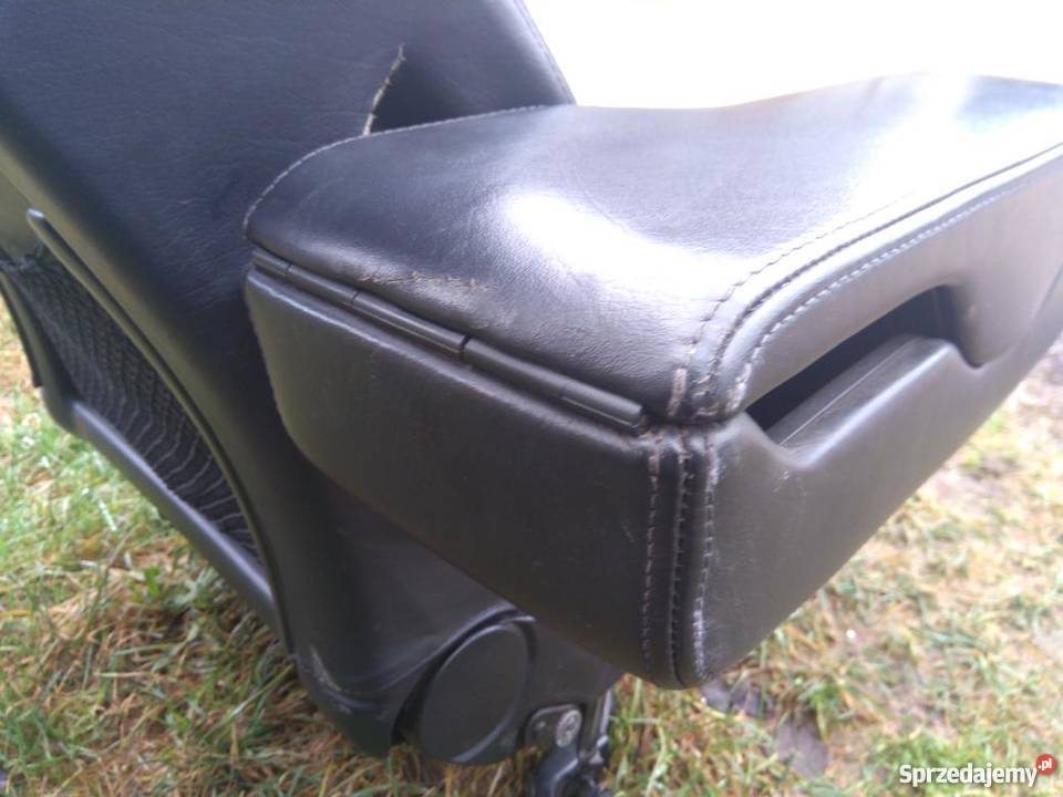 Podłokietnik czarny skóra Audi A6 C4 100 Wyposażenie wnętrza Zdręby