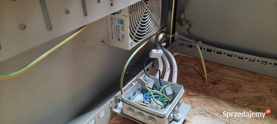 Szara Rack serwerowa sieciowa metalowa