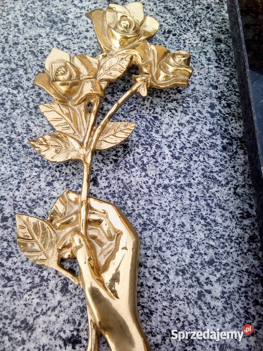 Róża złota mosiężna czerniona z dłonią kłosem