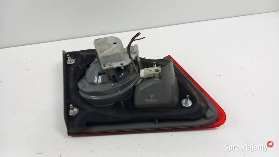 CIVIC VIII SEDAN LAMPA TYŁ PRAWA W KLAPĘ sprzedam