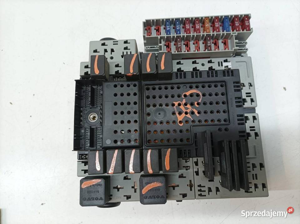 SKRZYNKA BEZPIECZNIKÓW MODUŁ 08696098 25 D Volvo