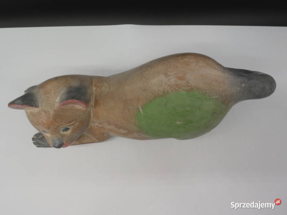Ręcznie rzeźbiona i malowana figurka kota