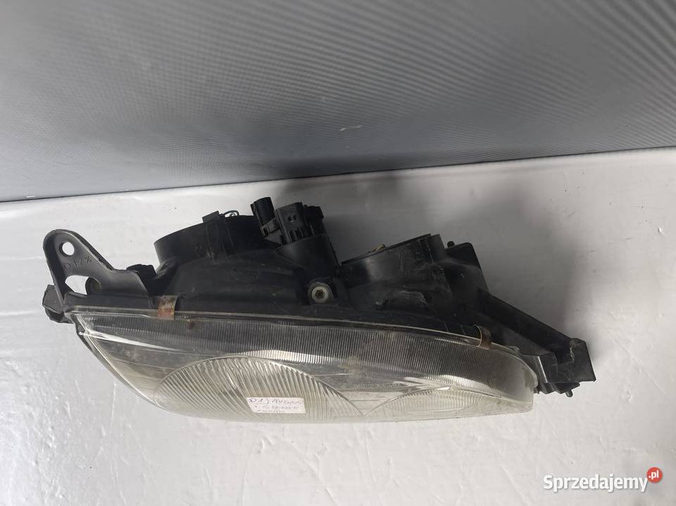 TOYOTA AVENSIS PRAWA LAMPA PRZÓD Ostroróg