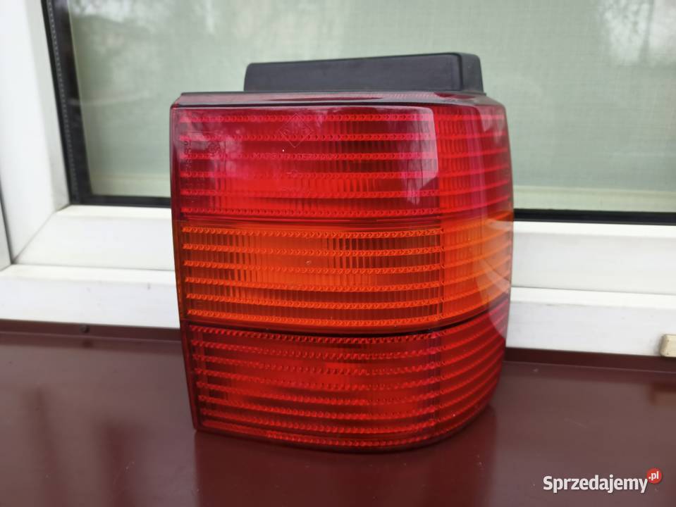 VW Passat B4 kombi Variant lampa tył tylna prawa Sieradz
