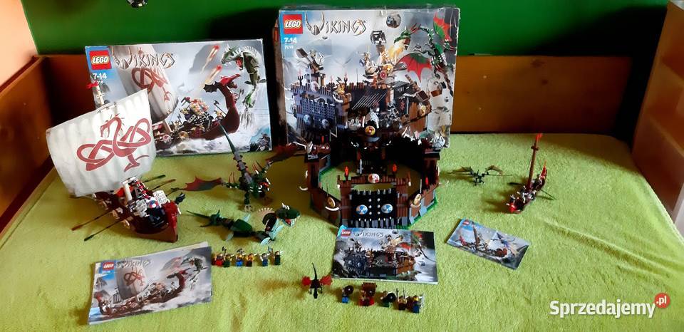 Lego Vikings 7016 Boat against Wyvern