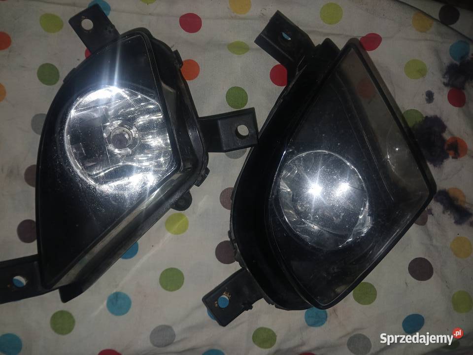 LAMPY PRZECIWMGIELNE HALOGENY BMW E90E91 Lampy przeciwmgielne Iłża