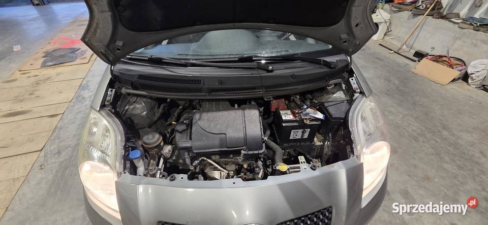 Toyota Yaris 10 srebrny Toyota Przemyśl sprzedam