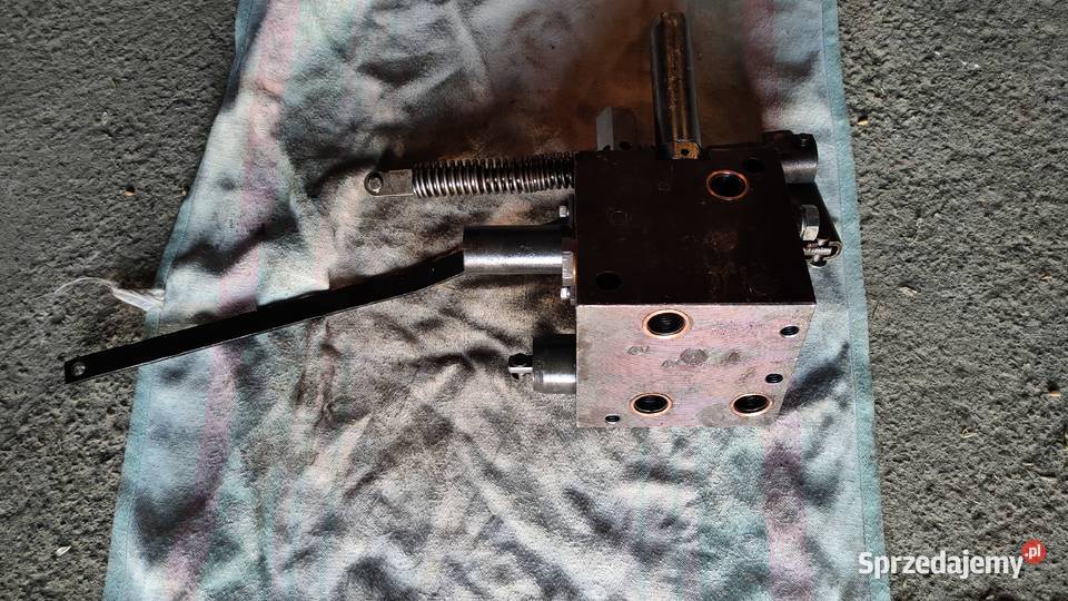 Rozdzielacz podnośnika Ursus Zetor wielkopolskie Golina