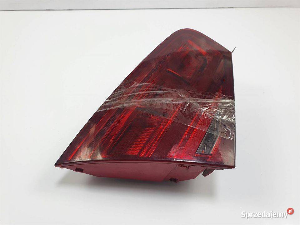 LAMPA W KLAPE LEWA AUDI A8 D4 PRZED LIFT osobowe Lipno