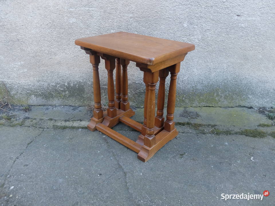 Dwa dębowe stoliki taborety jeden w drugi 777 Kościan