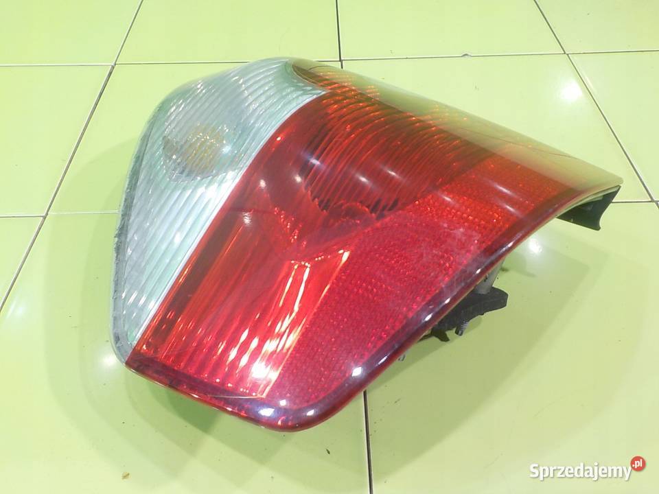 BMW X3 E83 25 B AUT 06r lampa lewa tyl Suków