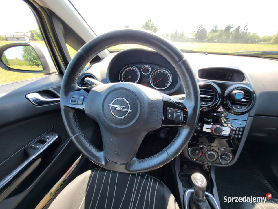 Opel Corsa D 2010 12 63kW 86 Salon wersja 100th poduszka powietrzna sprzedam