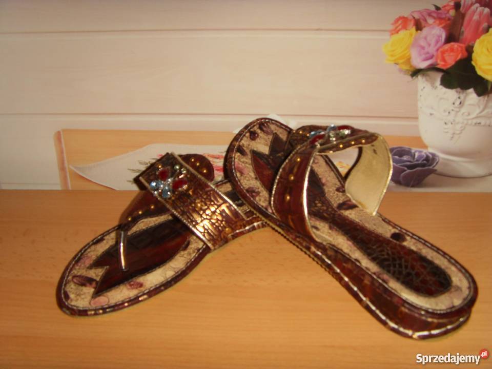 JAPONKI Z OZDOBAMI KLAPKI DAMSKIE SKÓRZANE 39 Sandały i klapki Wrocław