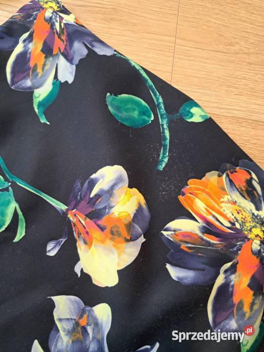 Dwuczęściowy komplet Missguided kwiatowy hit Odzież damska pomorskie Trąbki Wielkie sprzedam