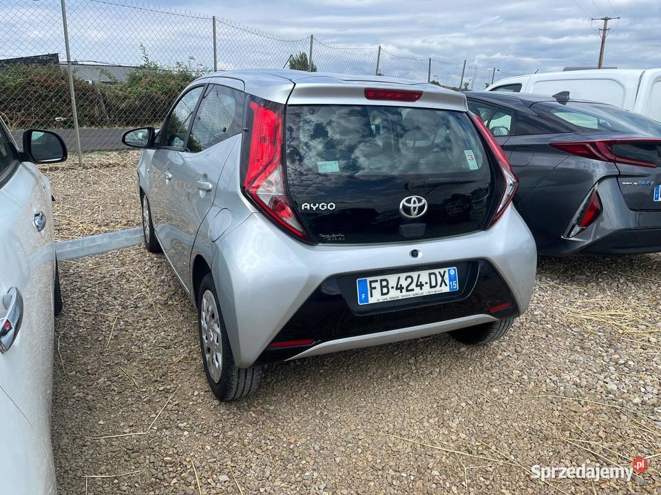 TOYOTA Aygo 10 VVTi 72 XPLAY FB424 55767km Kielce