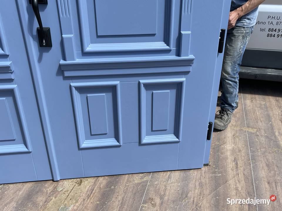 Drzwi drewniane zewnętrzne klamka schlage