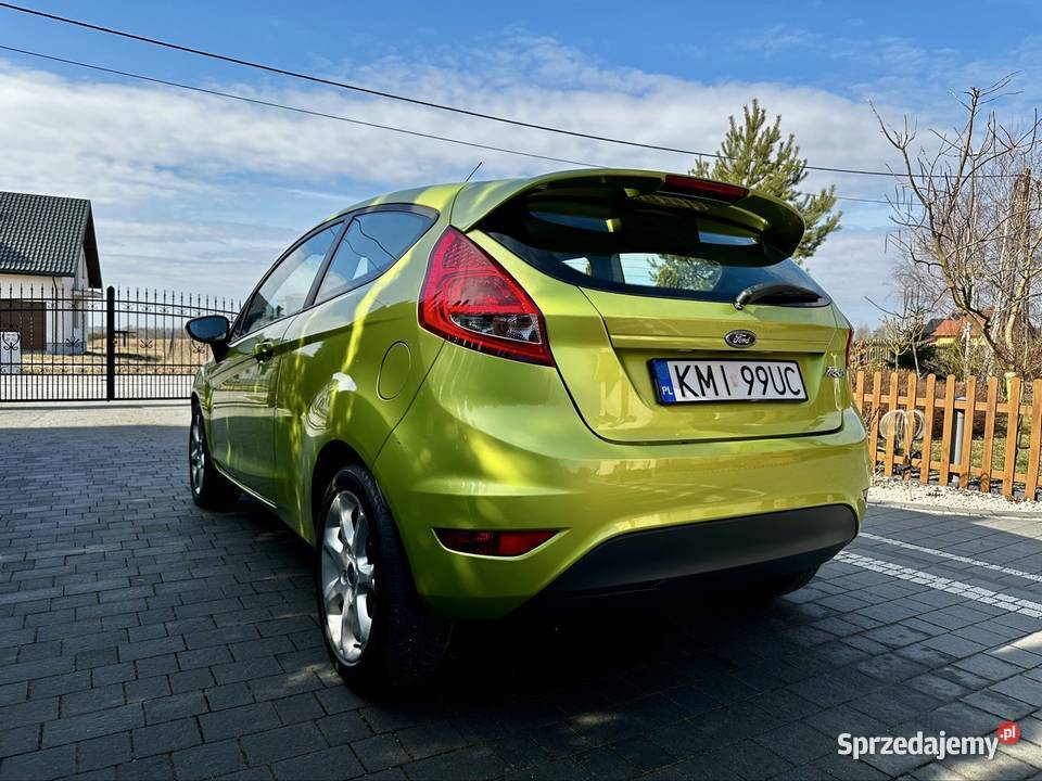 Ford Fiesta 14 benzyna niski przebieg Wszystko wielofunkcyjna kierownica Nowiny sprzedam