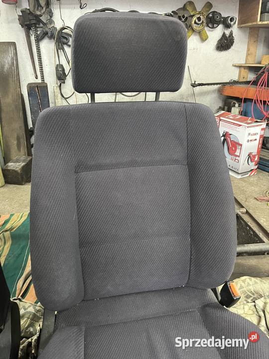 Fotele przód Audi 80