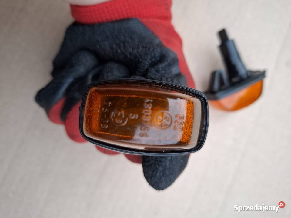 Kierunkowskazy kierunki migacze boczne Fiat 126p opolskie Strzelce Opolskie