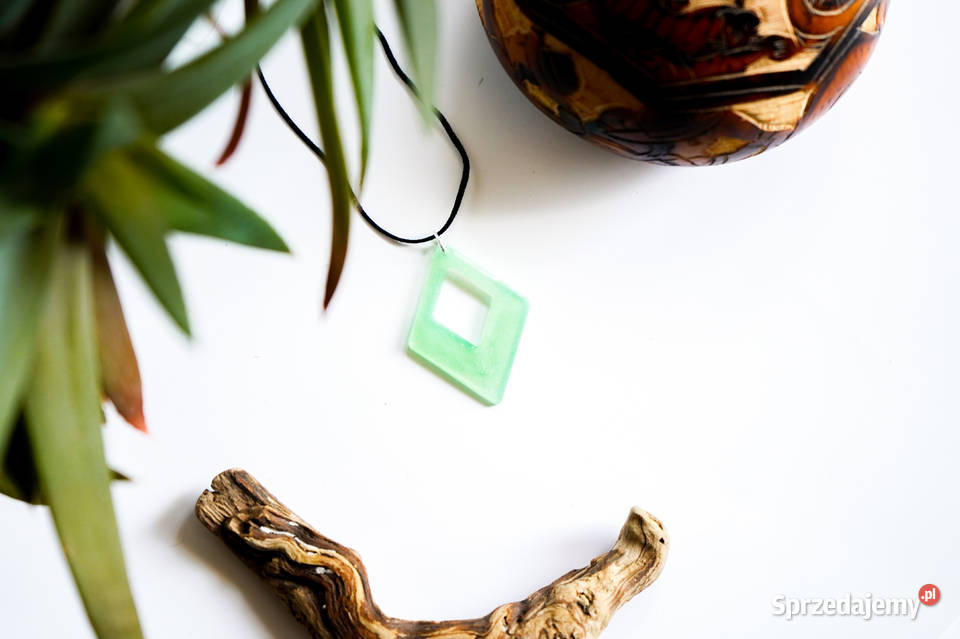 Zielony wisiorek romb świecący w ciemności i UV Warszawa