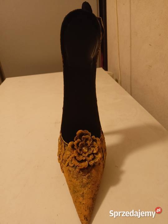 MetaloplastykaDekoracyjny damski but z cynowej Kraków