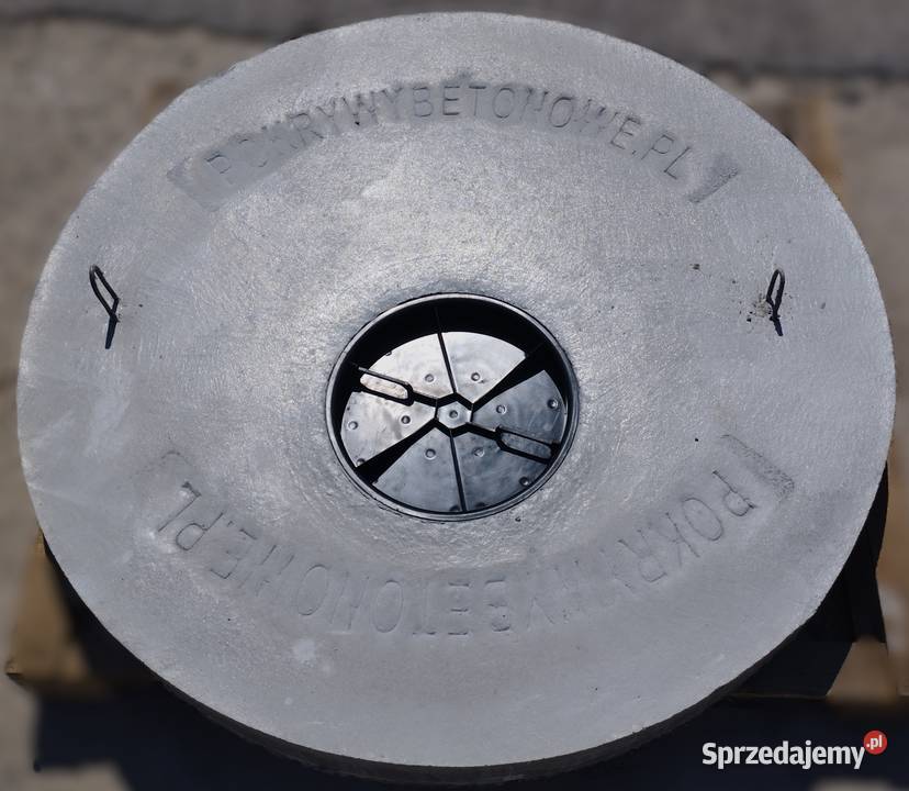 Pokrywa betonowa 80 otwór na pompę z deklem właz Pokrywy i włazy świętokrzyskie Parszów sprzedam