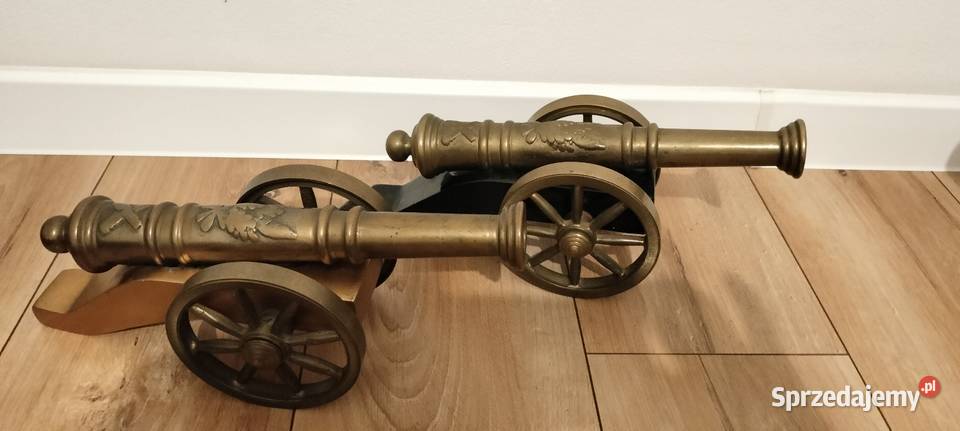 Mosiężna stara armata