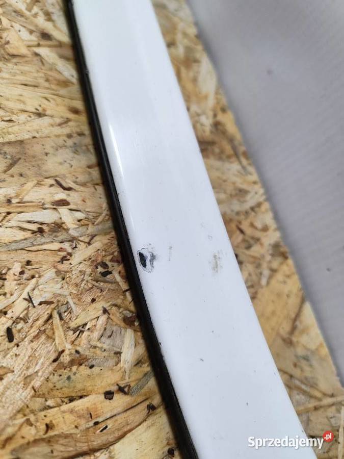 Listwa Szyby Czołowej Prawa Mercedes EKlasa W212 osobowe Pleszew