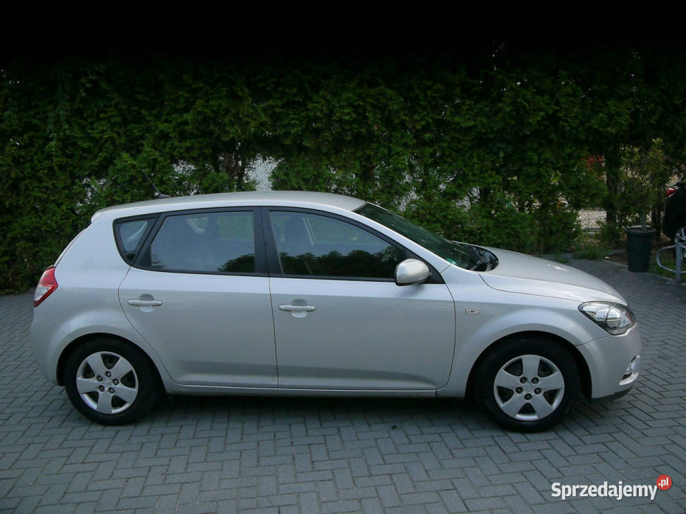 Kia Ceed 14b zwykły silnik Stan b bezwypadkowy z autoalarm Częstochowa